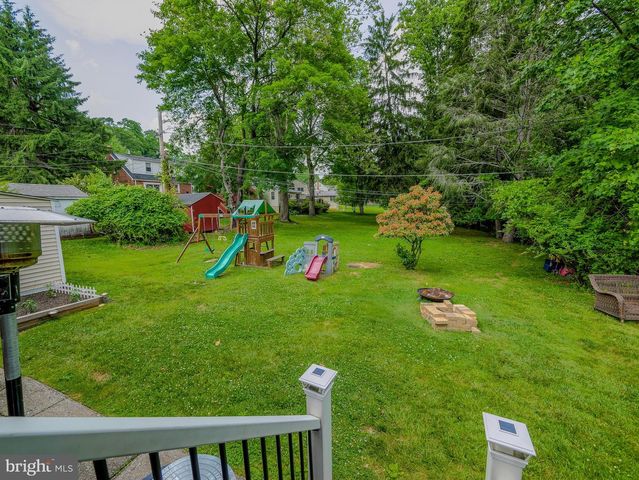 214 PARKVIEW DR, Broomall, PA 19008
