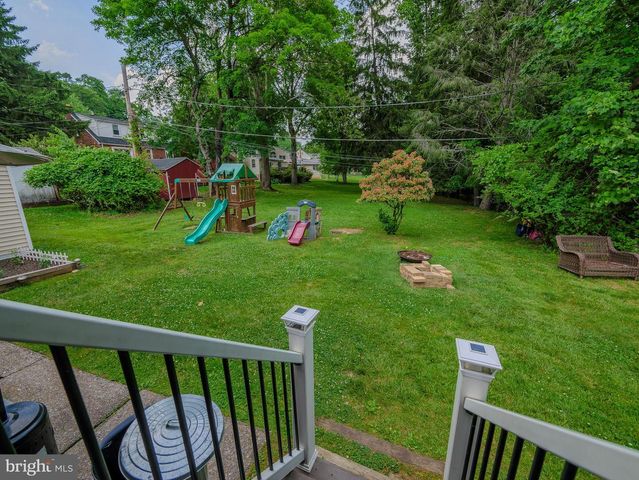 214 PARKVIEW DR, Broomall, PA 19008