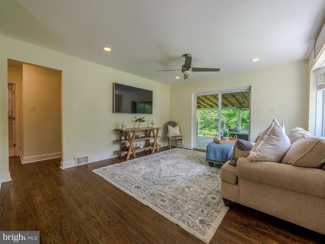 214 PARKVIEW DR, Broomall, PA 19008