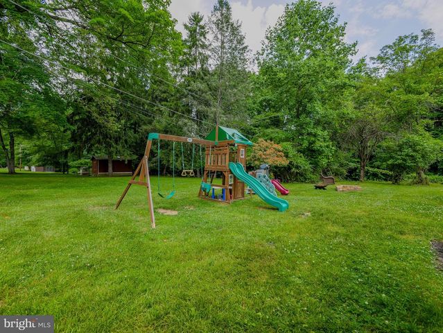214 PARKVIEW DR, Broomall, PA 19008
