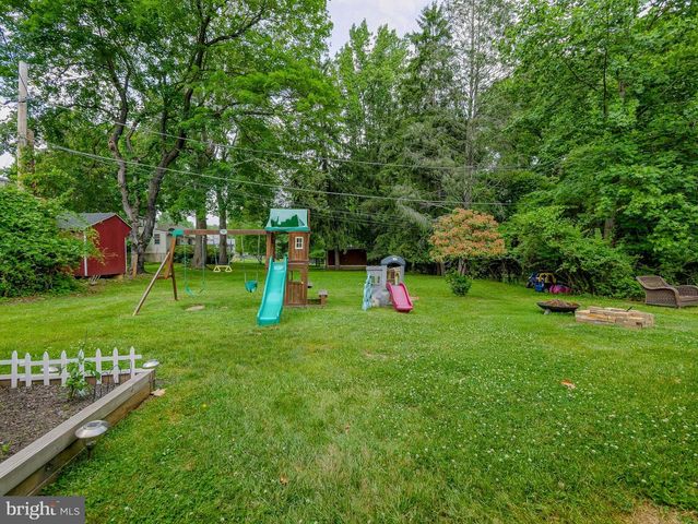 214 PARKVIEW DR, Broomall, PA 19008