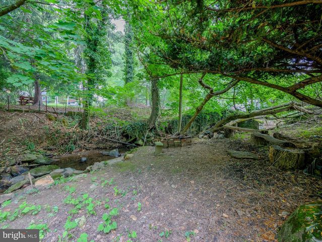 214 PARKVIEW DR, Broomall, PA 19008