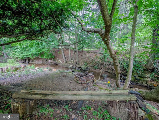 214 PARKVIEW DR, Broomall, PA 19008