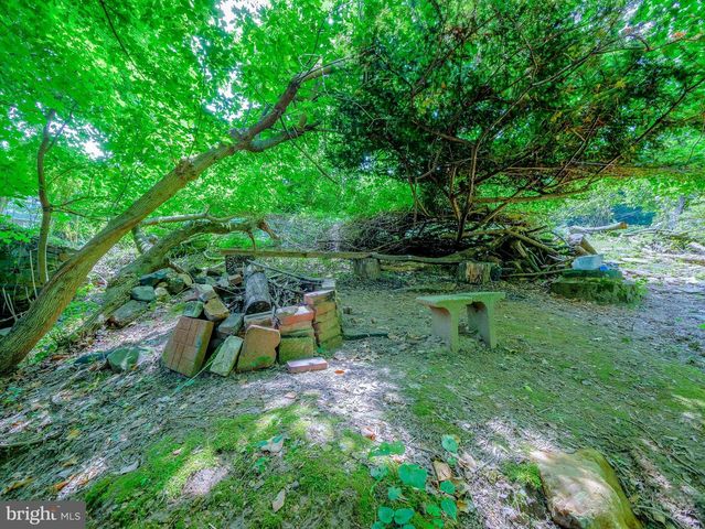 214 PARKVIEW DR, Broomall, PA 19008