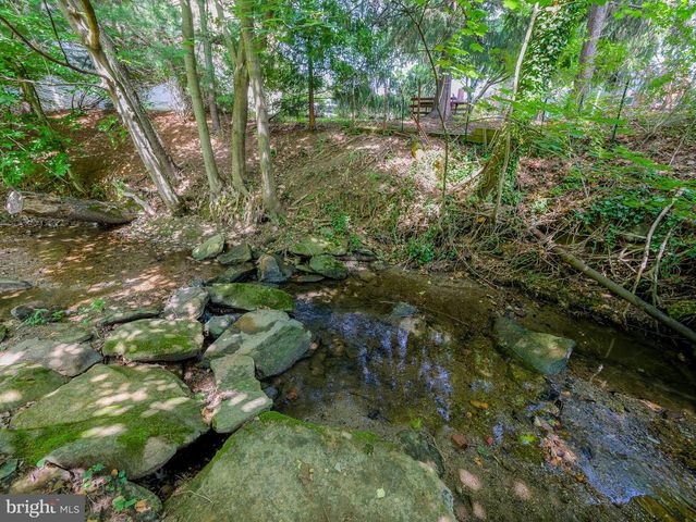 214 PARKVIEW DR, Broomall, PA 19008