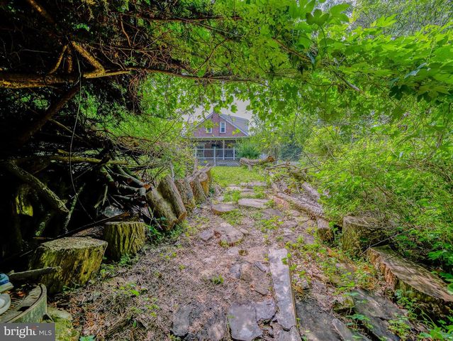 214 PARKVIEW DR, Broomall, PA 19008