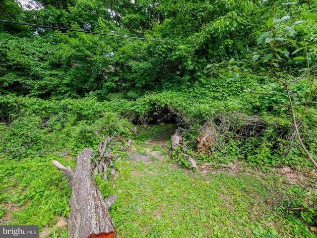 214 PARKVIEW DR, Broomall, PA 19008