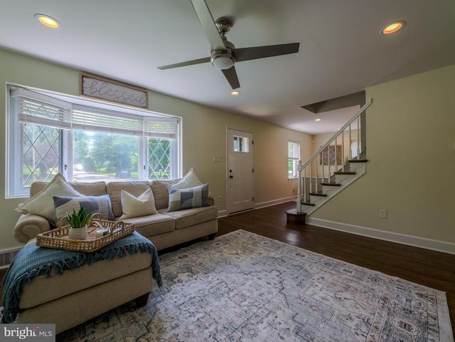 214 PARKVIEW DR, Broomall, PA 19008