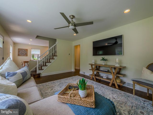 214 PARKVIEW DR, Broomall, PA 19008