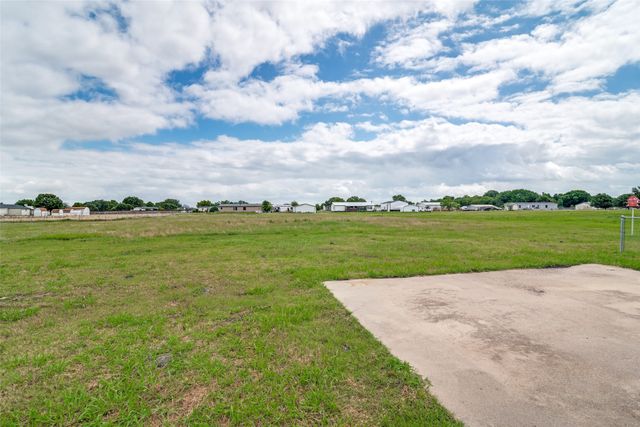 2585 S FM 148, Crandall, TX 75114