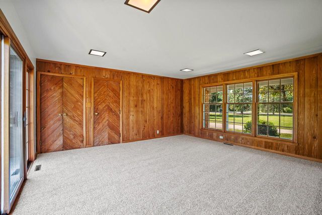 118 W Highview DRIVE, Mequon, WI 53092