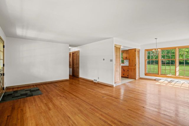 118 W Highview DRIVE, Mequon, WI 53092