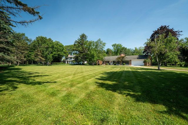 118 W Highview DRIVE, Mequon, WI 53092