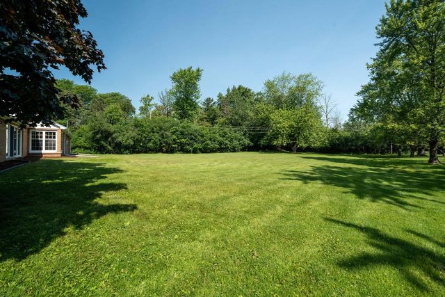 118 W Highview DRIVE, Mequon, WI 53092