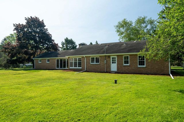 118 W Highview DRIVE, Mequon, WI 53092