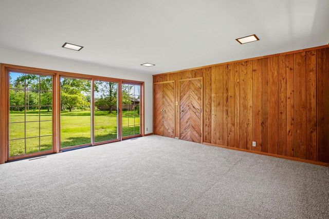 118 W Highview DRIVE, Mequon, WI 53092