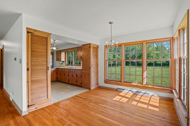 118 W Highview DRIVE, Mequon, WI 53092