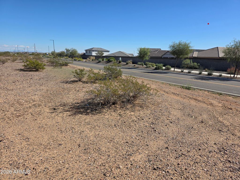 18300 W PINNACLE PEAK Road -, Surprise, AZ 85387 — exterior