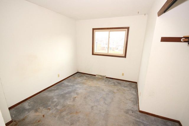 8645 S Riverton ROAD, Oak Creek, WI 53154