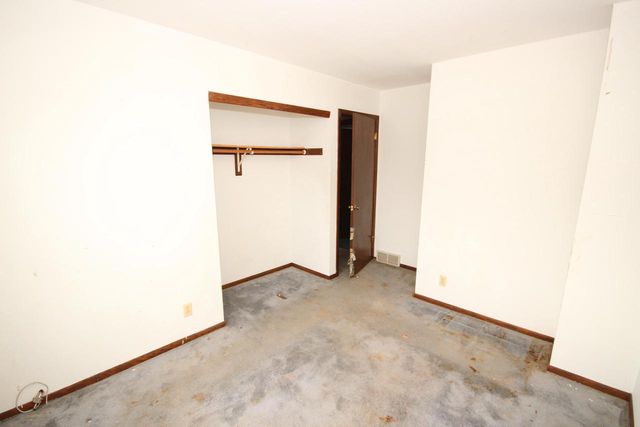 8645 S Riverton ROAD, Oak Creek, WI 53154