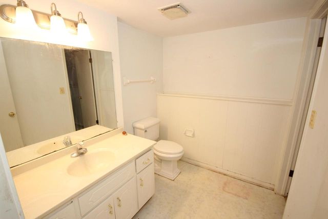 8645 S Riverton ROAD, Oak Creek, WI 53154