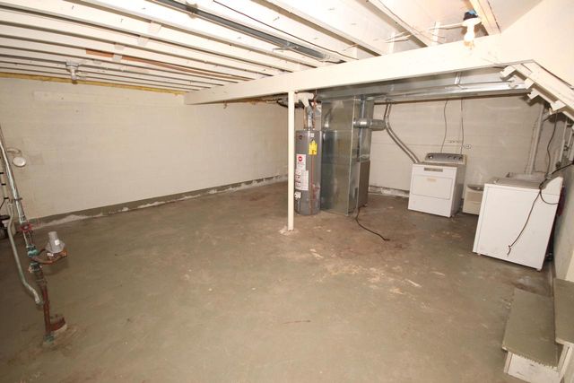 8645 S Riverton ROAD, Oak Creek, WI 53154