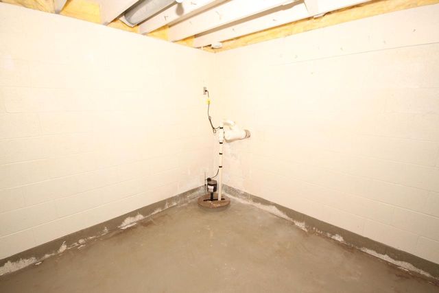 8645 S Riverton ROAD, Oak Creek, WI 53154