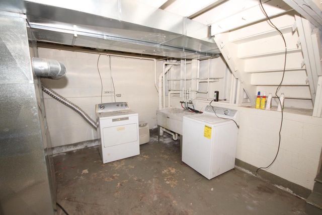 8645 S Riverton ROAD, Oak Creek, WI 53154