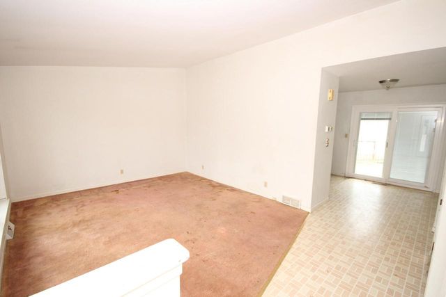 8645 S Riverton ROAD, Oak Creek, WI 53154