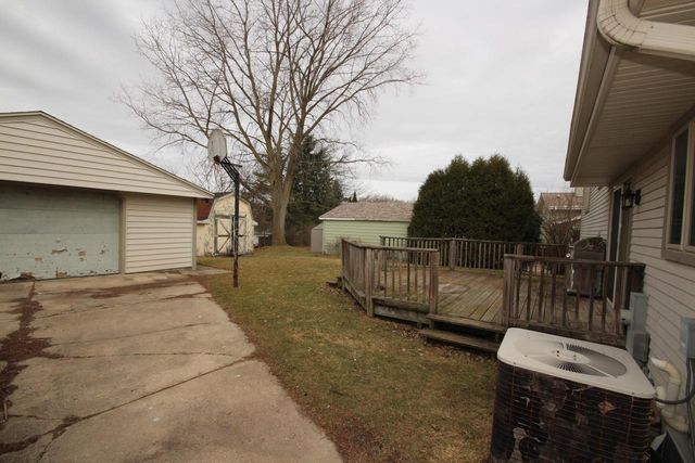 8645 S Riverton ROAD, Oak Creek, WI 53154