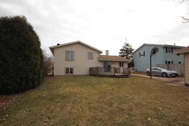 8645 S Riverton ROAD, Oak Creek, WI 53154