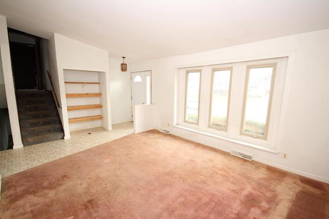 8645 S Riverton ROAD, Oak Creek, WI 53154