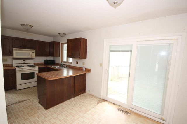 8645 S Riverton ROAD, Oak Creek, WI 53154