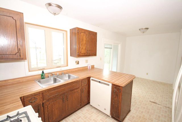 8645 S Riverton ROAD, Oak Creek, WI 53154