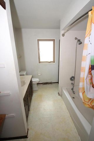 8645 S Riverton ROAD, Oak Creek, WI 53154