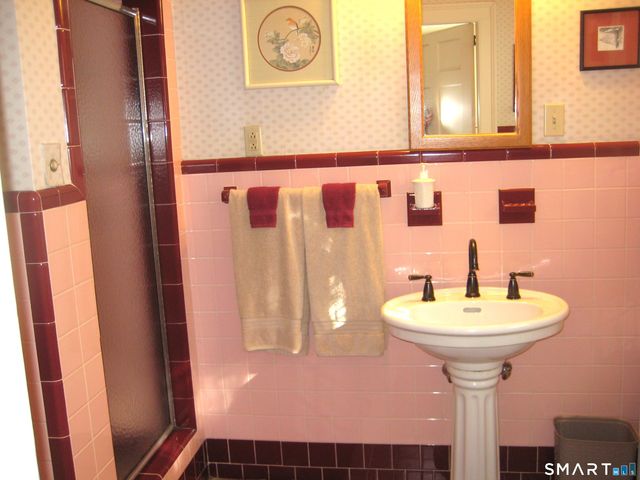 9 Chelsea Parade South, Norwich, CT 06360