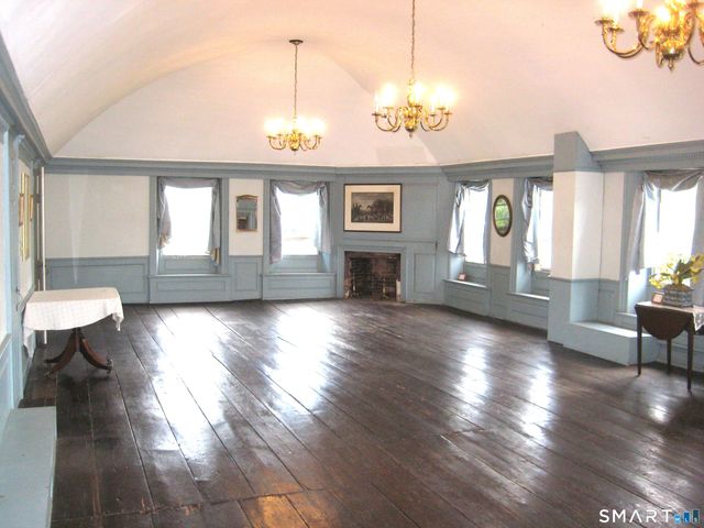 9 Chelsea Parade South, Norwich, CT 06360
