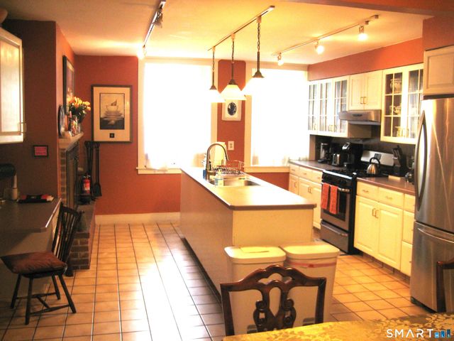 9 Chelsea Parade South, Norwich, CT 06360