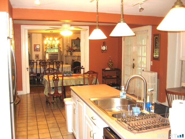 9 Chelsea Parade South, Norwich, CT 06360