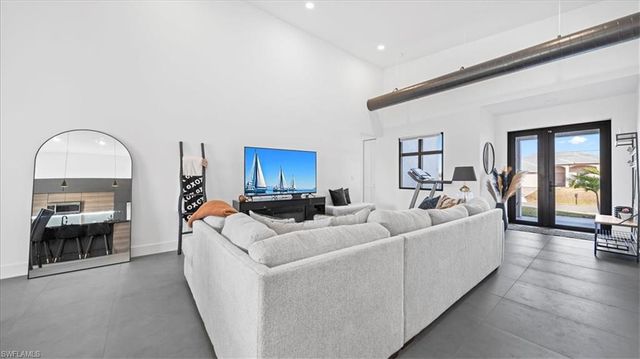 1017 NE 4th PL, Cape Coral, FL 33909