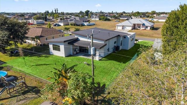 1017 NE 4th PL, Cape Coral, FL 33909