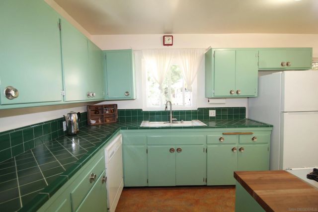 6110 Amaya Dr, La Mesa, CA 91942