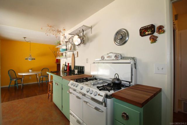 6110 Amaya Dr, La Mesa, CA 91942