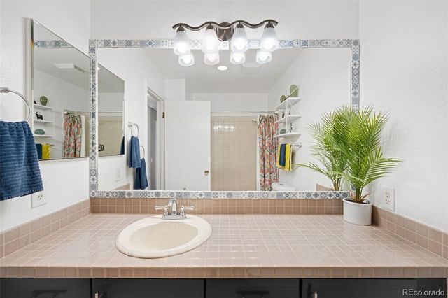 1658 S Ironton Street, Aurora, CO 80012