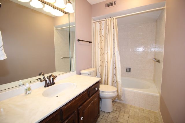 7762 W Arquilla Drive 2B, Palos Heights, IL 60463