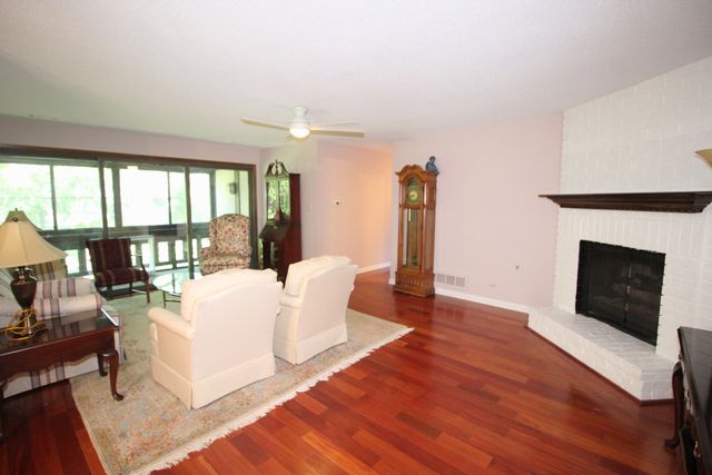 7762 W Arquilla Drive 2B, Palos Heights, IL 60463