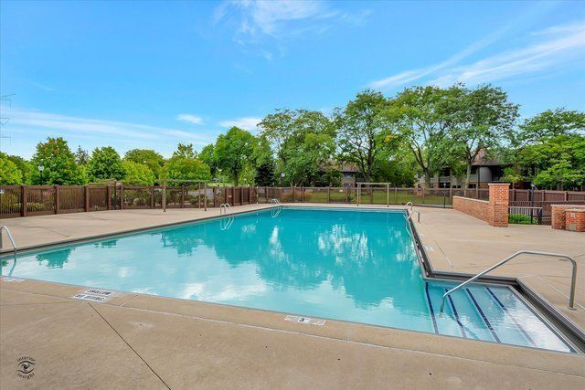 7762 W Arquilla Drive 2B, Palos Heights, IL 60463