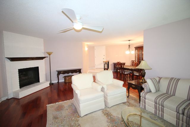 7762 W Arquilla Drive 2B, Palos Heights, IL 60463