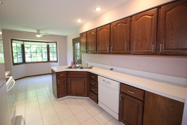 7762 W Arquilla Drive 2B, Palos Heights, IL 60463