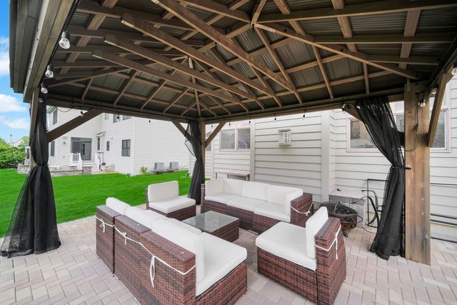 4231 Honey Locust Drive, Naperville, IL 60564